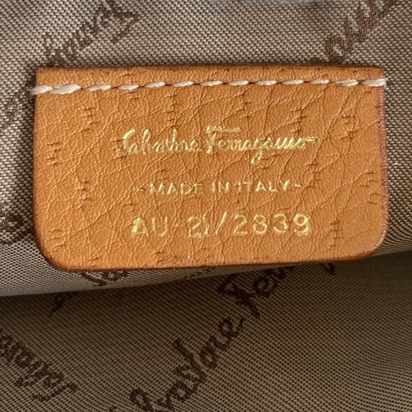 SALVATORE FERRAGAMO Lambskin Gancini Pouch Vintage Shoulder Bag - Picture 4 of 15